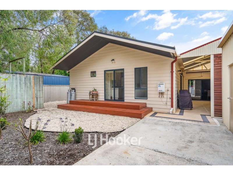 8 John Street, Abbey WA 6280