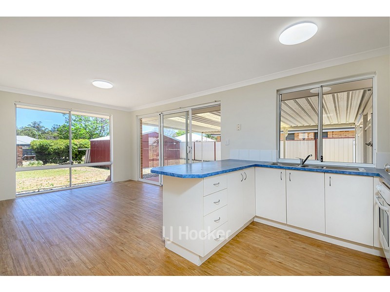 72 Somerville Drive, College Grove WA 6230