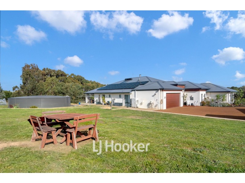 20 Hebrides Close, Quindalup WA 6281