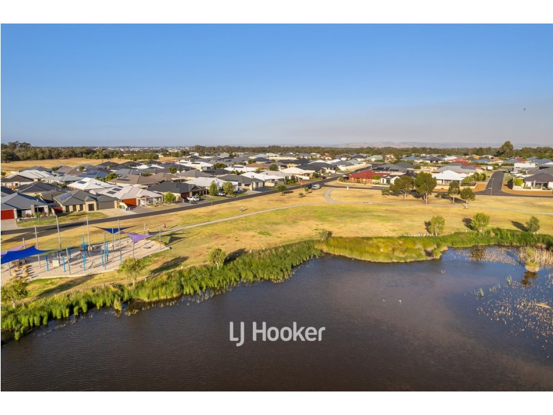 10 Peninsula Lakes Drive, Eaton WA 6232