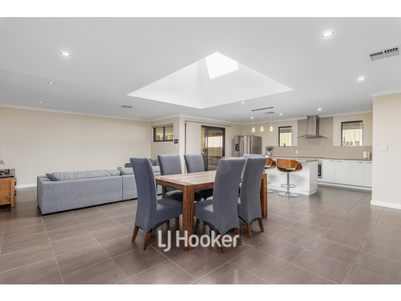 10 Peninsula Lakes Drive, Eaton WA 6232