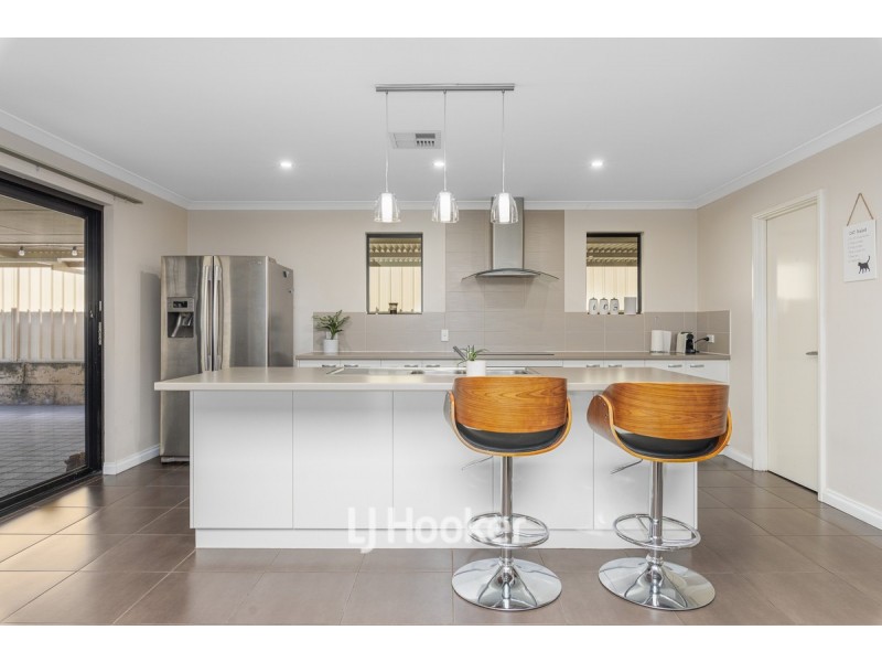 10 Peninsula Lakes Drive, Eaton WA 6232