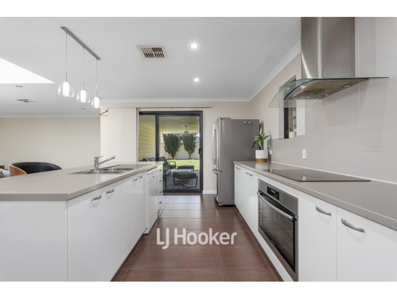 10 Peninsula Lakes Drive, Eaton WA 6232