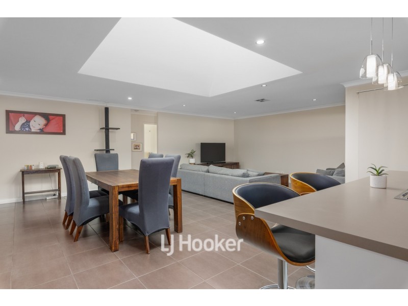 10 Peninsula Lakes Drive, Eaton WA 6232