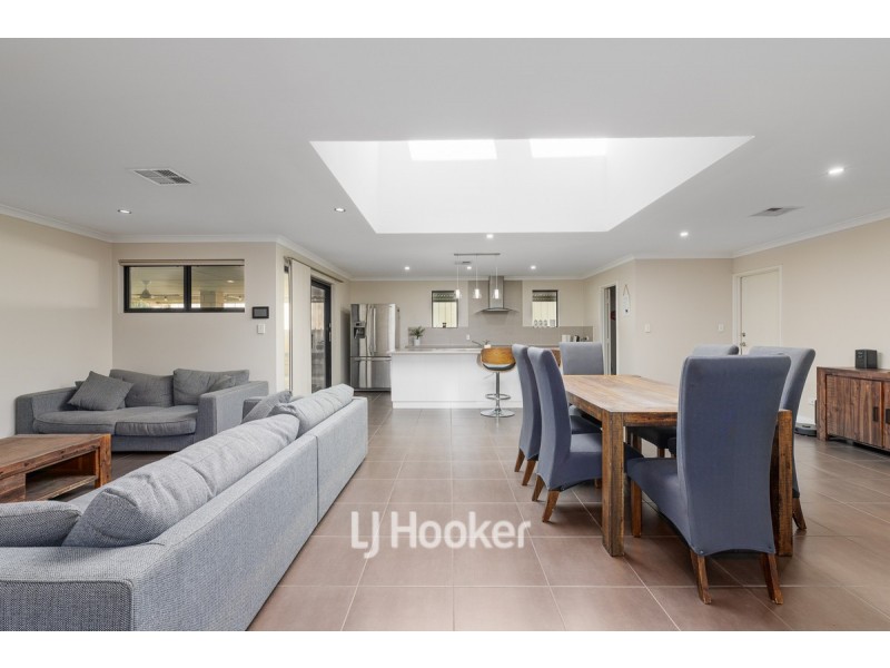 10 Peninsula Lakes Drive, Eaton WA 6232