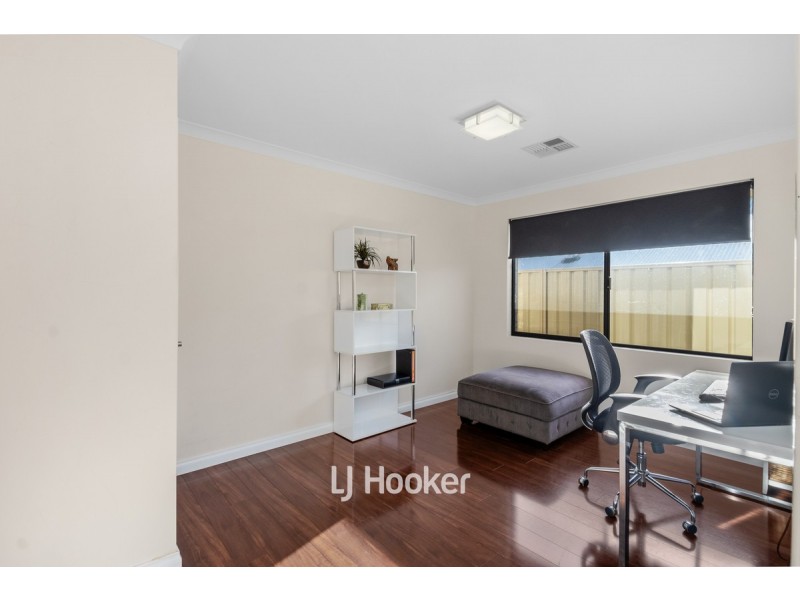 10 Peninsula Lakes Drive, Eaton WA 6232