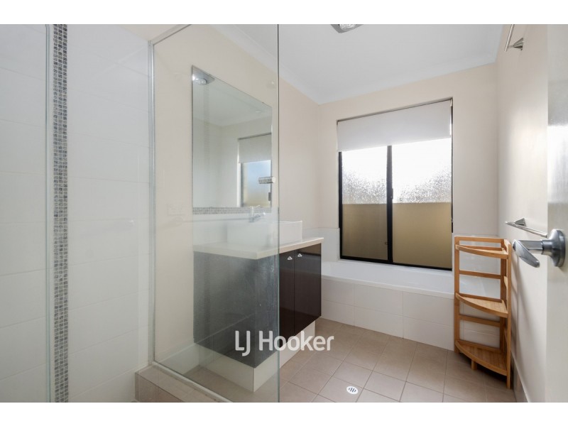 10 Peninsula Lakes Drive, Eaton WA 6232