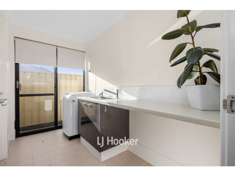 10 Peninsula Lakes Drive, Eaton WA 6232