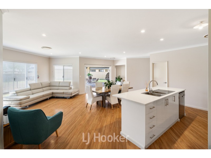 15 Garrigue Gardens, Yalyalup WA 6280