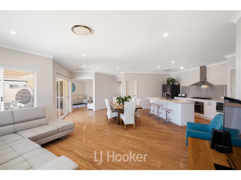 15 Garrigue Gardens, Yalyalup WA 6280