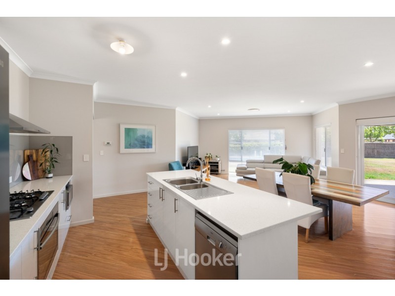 15 Garrigue Gardens, Yalyalup WA 6280