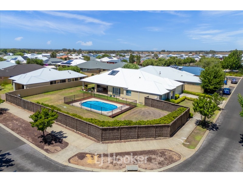 15 Garrigue Gardens, Yalyalup WA 6280