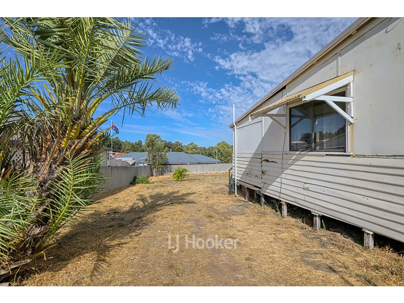 12 Saunders Street, Collie WA 6225