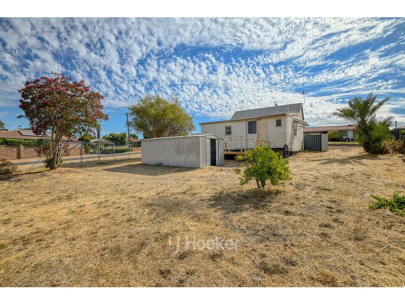 12 Saunders Street, Collie WA 6225