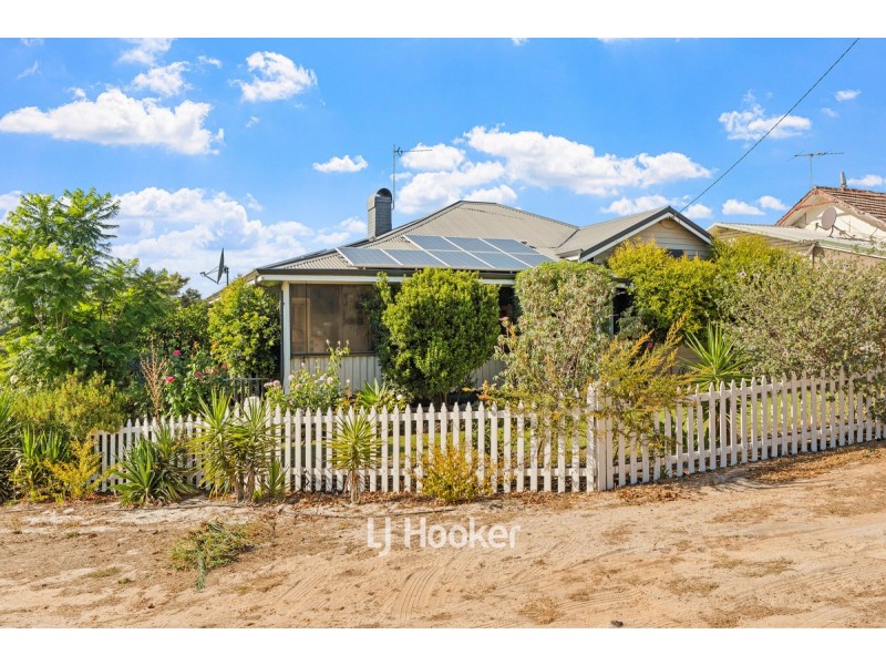 2 Moore Street, Collie WA 6225