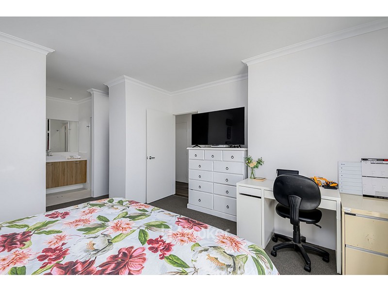 8 Kenworthy Approach, Australind WA 6233