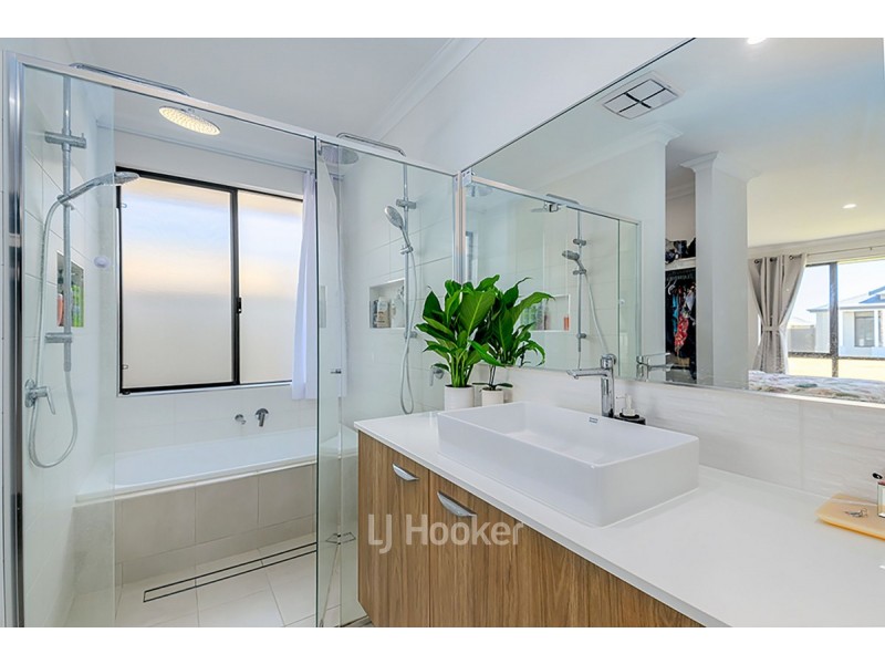 8 Kenworthy Approach, Australind WA 6233