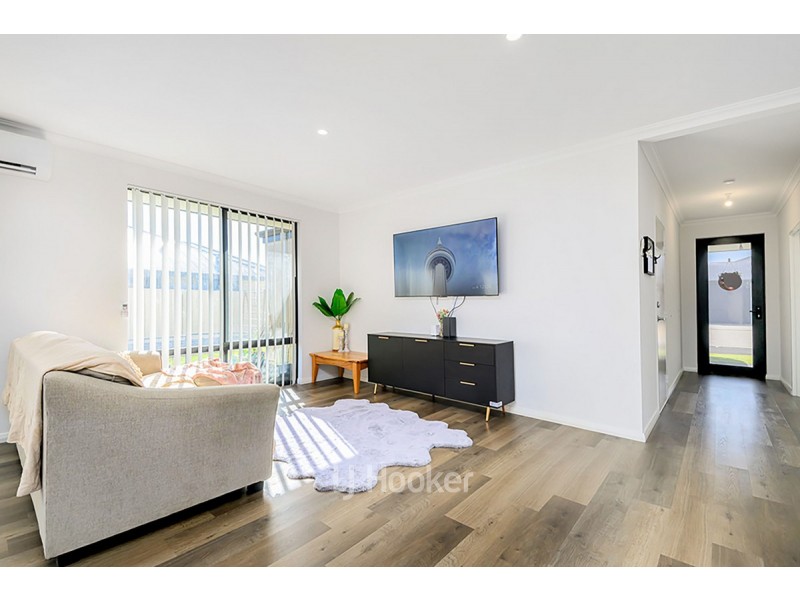 8 Kenworthy Approach, Australind WA 6233