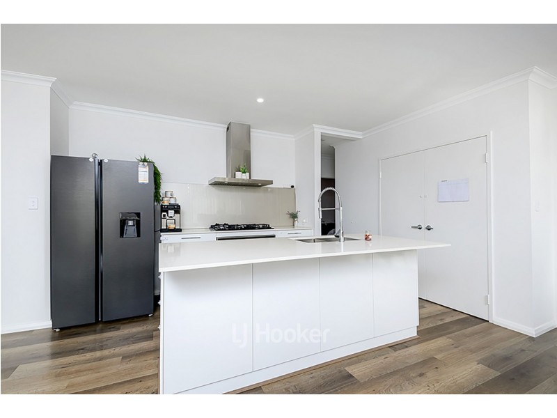 8 Kenworthy Approach, Australind WA 6233