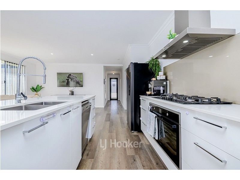 8 Kenworthy Approach, Australind WA 6233