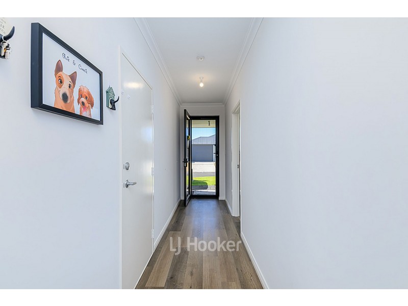 8 Kenworthy Approach, Australind WA 6233