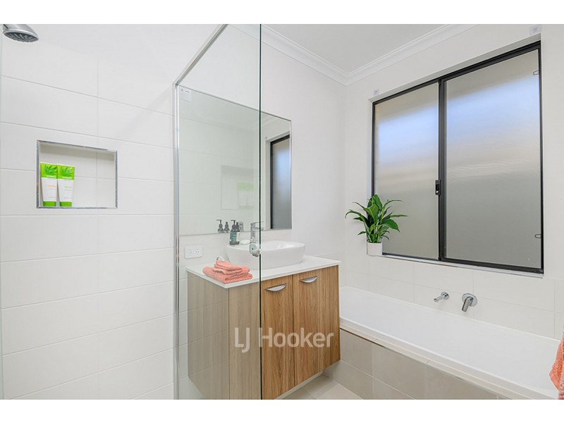 8 Kenworthy Approach, Australind WA 6233