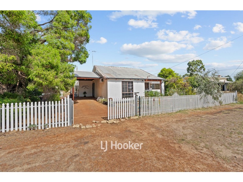 35 Coombes Street, Collie WA 6225