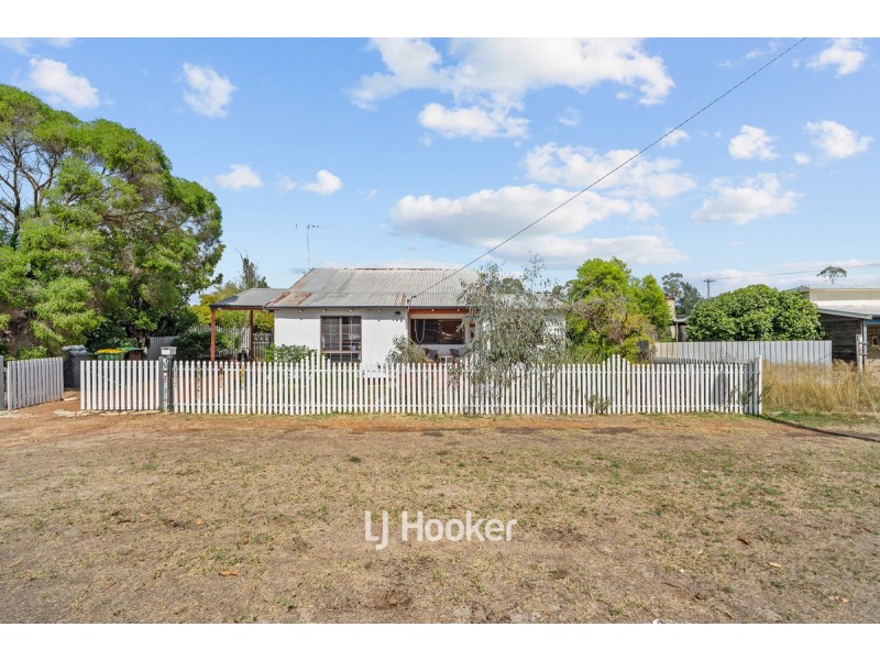 35 Coombes Street, Collie WA 6225
