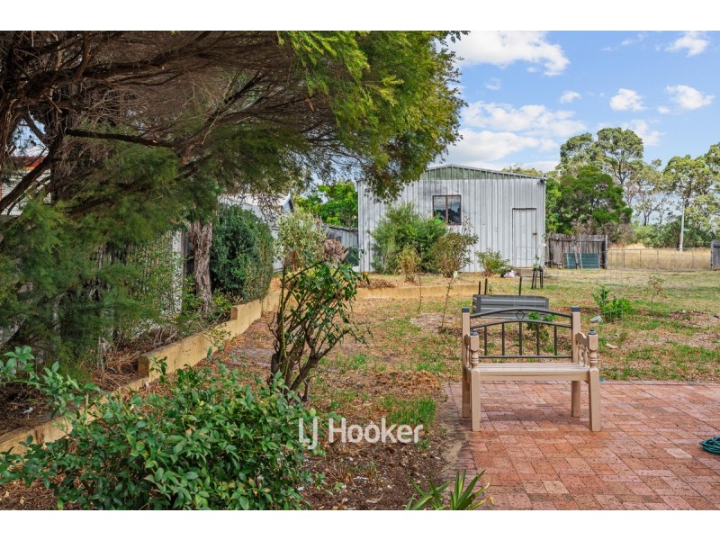 35 Coombes Street, Collie WA 6225