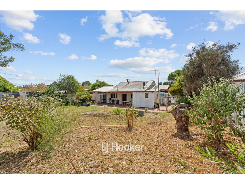 35 Coombes Street, Collie WA 6225