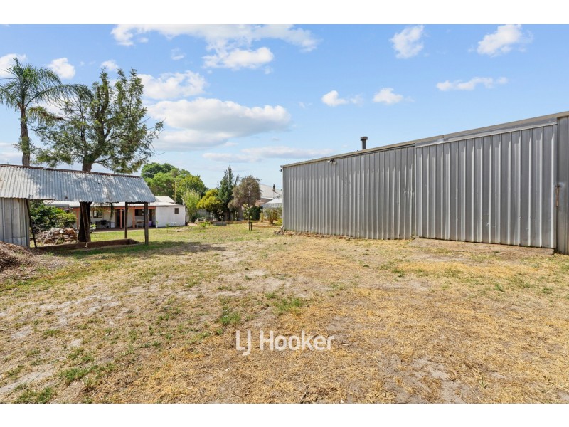 35 Coombes Street, Collie WA 6225