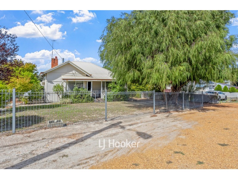 24 Moore Street, Collie WA 6225