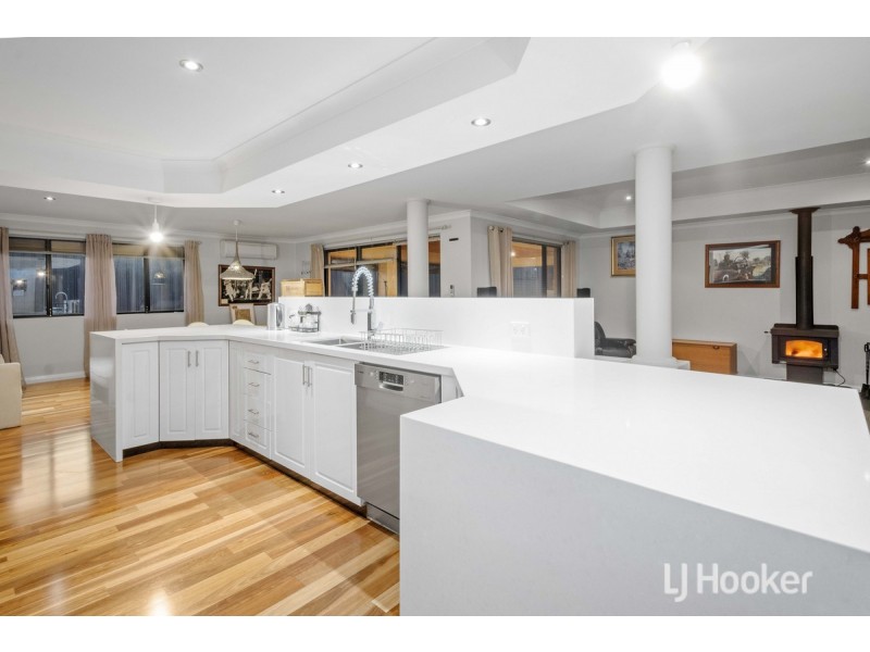 6 Poole Road, Dalyellup WA 6230