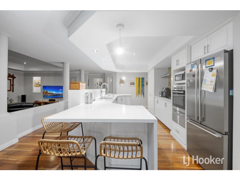 6 Poole Road, Dalyellup WA 6230