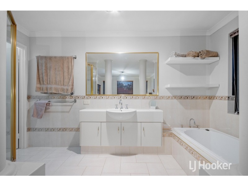 6 Poole Road, Dalyellup WA 6230