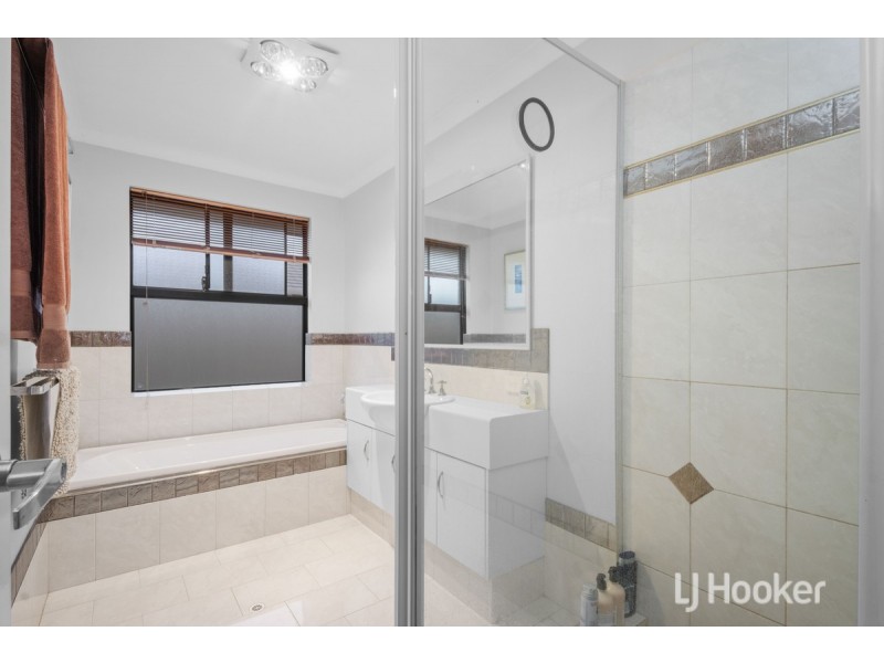 6 Poole Road, Dalyellup WA 6230