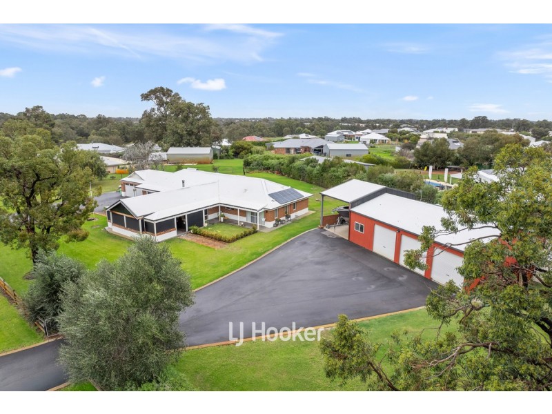 12 Craigie Drive, Roelands WA 6226