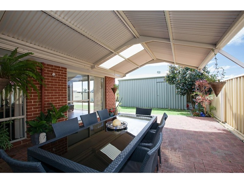 1 Holroyd Gardens, Millbridge WA 6232