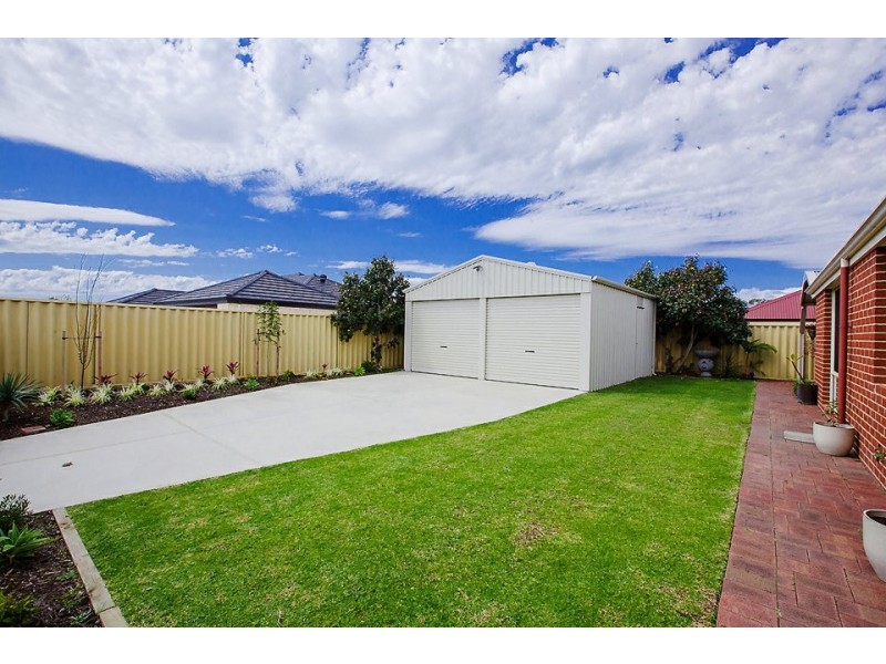 1 Holroyd Gardens, Millbridge WA 6232