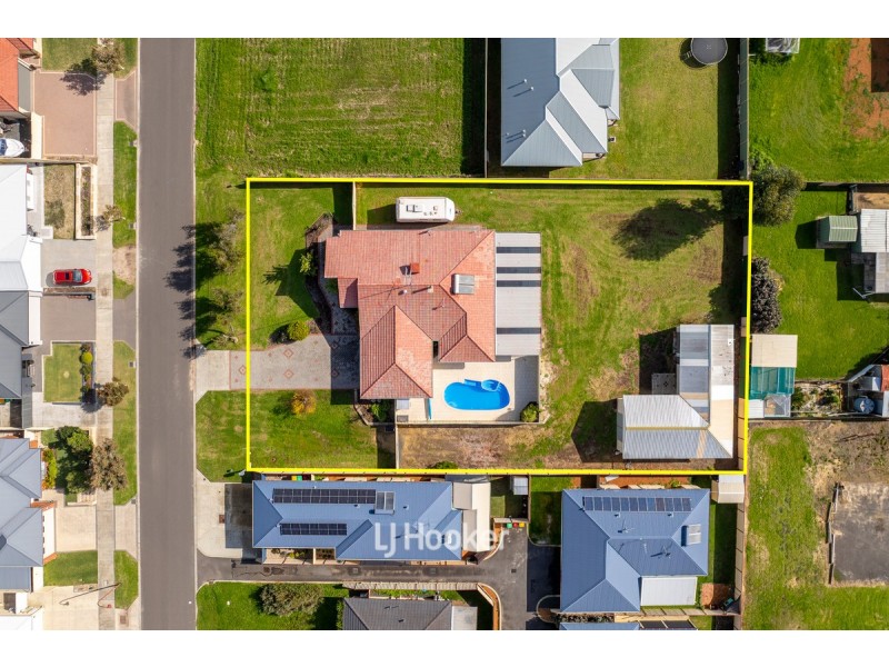 4 Clearys Road, Dardanup WA 6236