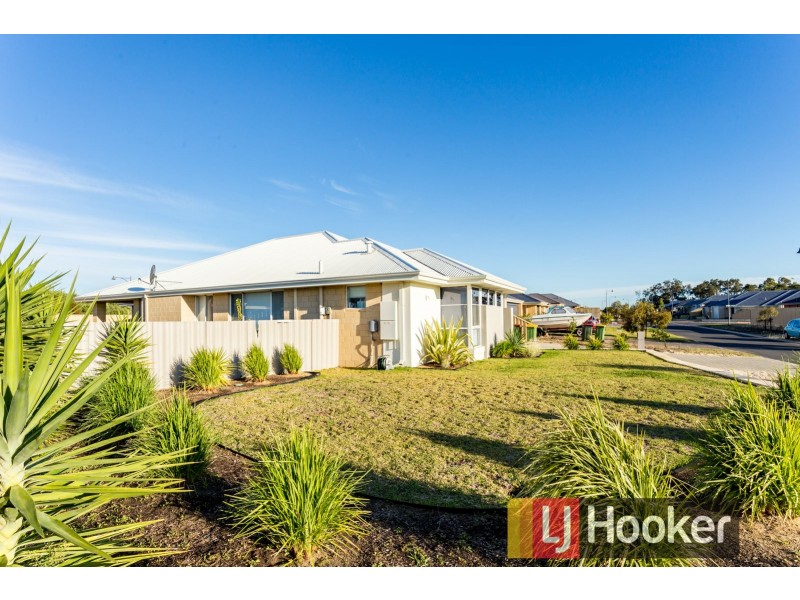22 Hazelgrove Crescent, Millbridge WA 6232