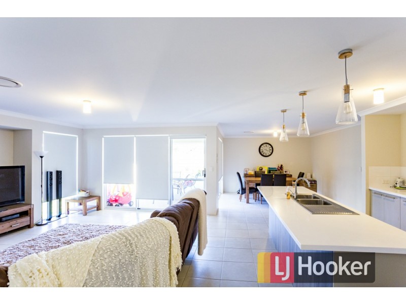 22 Hazelgrove Crescent, Millbridge WA 6232