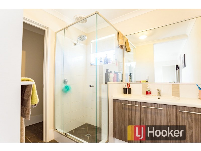 22 Hazelgrove Crescent, Millbridge WA 6232