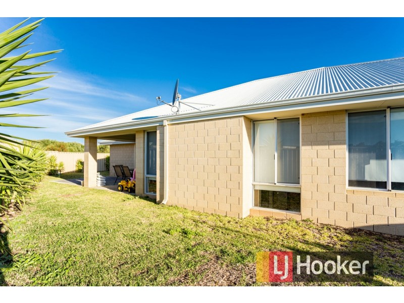 22 Hazelgrove Crescent, Millbridge WA 6232