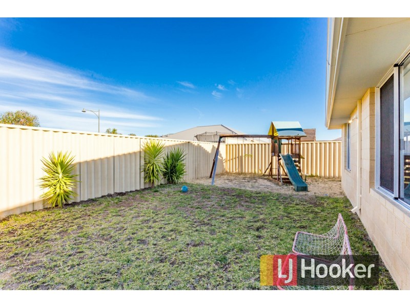 22 Hazelgrove Crescent, Millbridge WA 6232