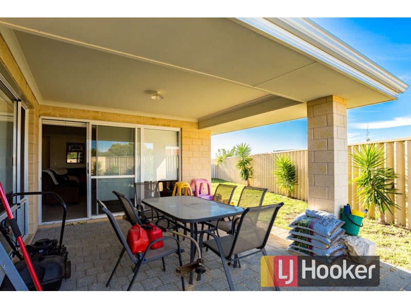 22 Hazelgrove Crescent, Millbridge WA 6232
