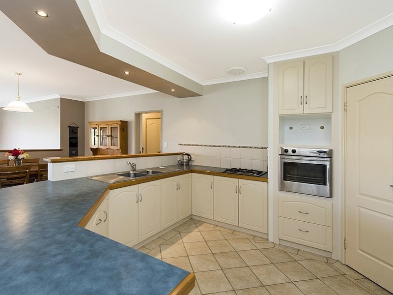9 Bonanza Road, Dalyellup WA 6230