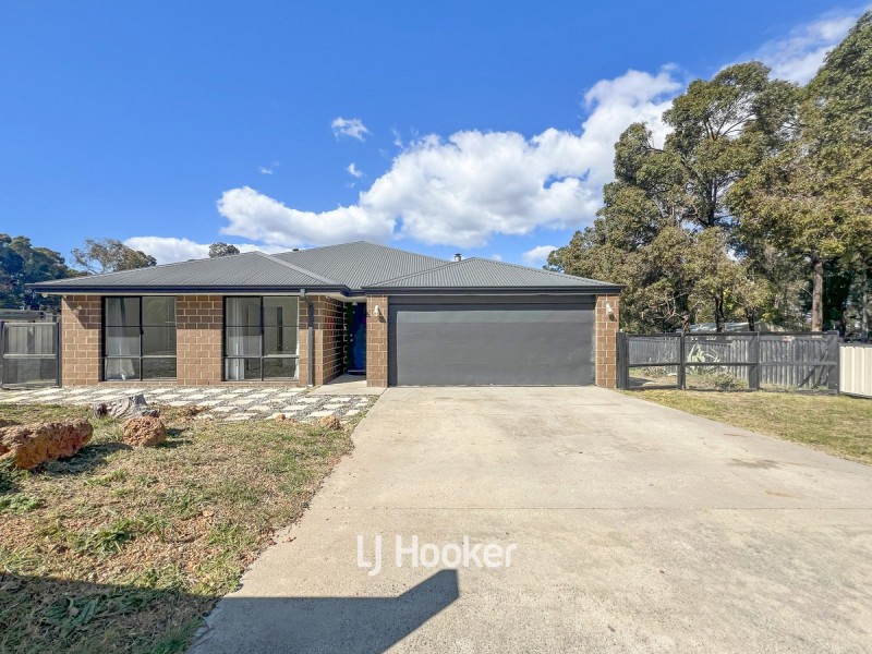 6 Cunningham Crescent, Collie WA 6225