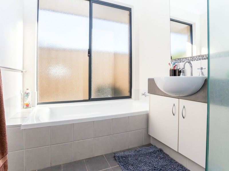 11 Hoskins Way, Australind WA 6233