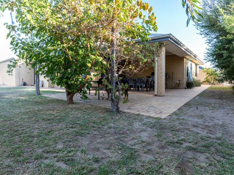 11 Hoskins Way, Australind WA 6233